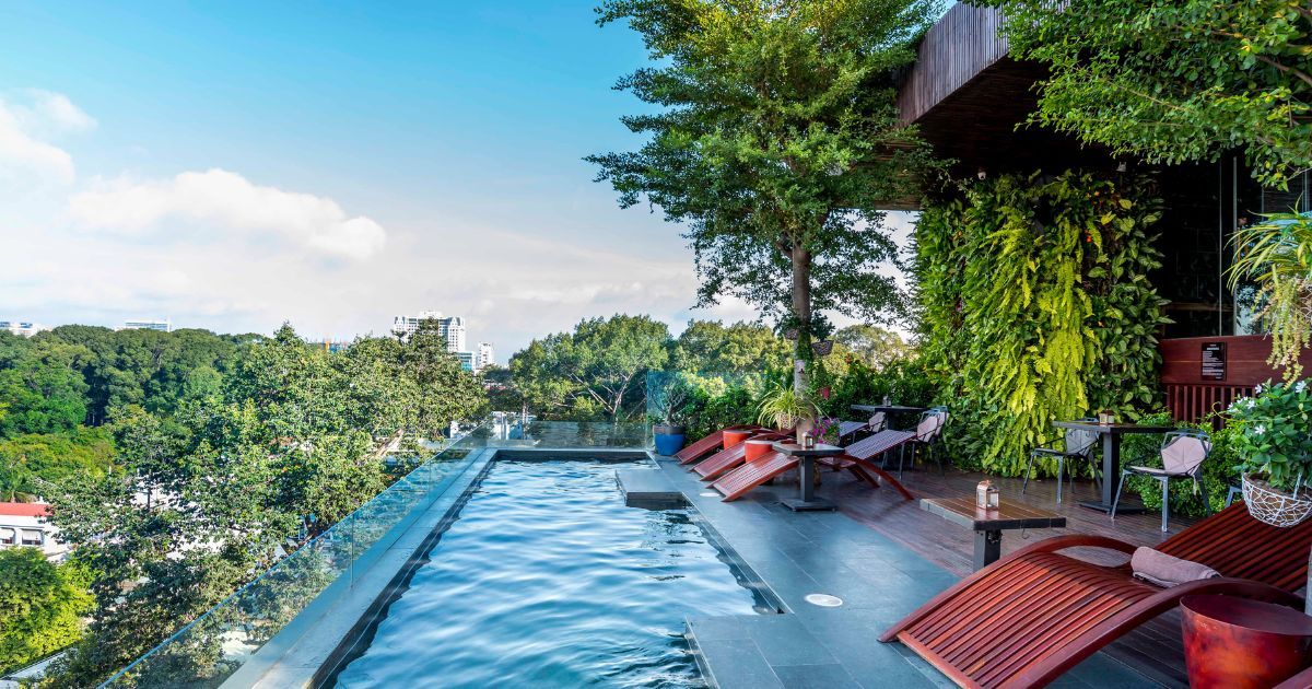 Silverland Yen Hotel — rooftop pool and seating