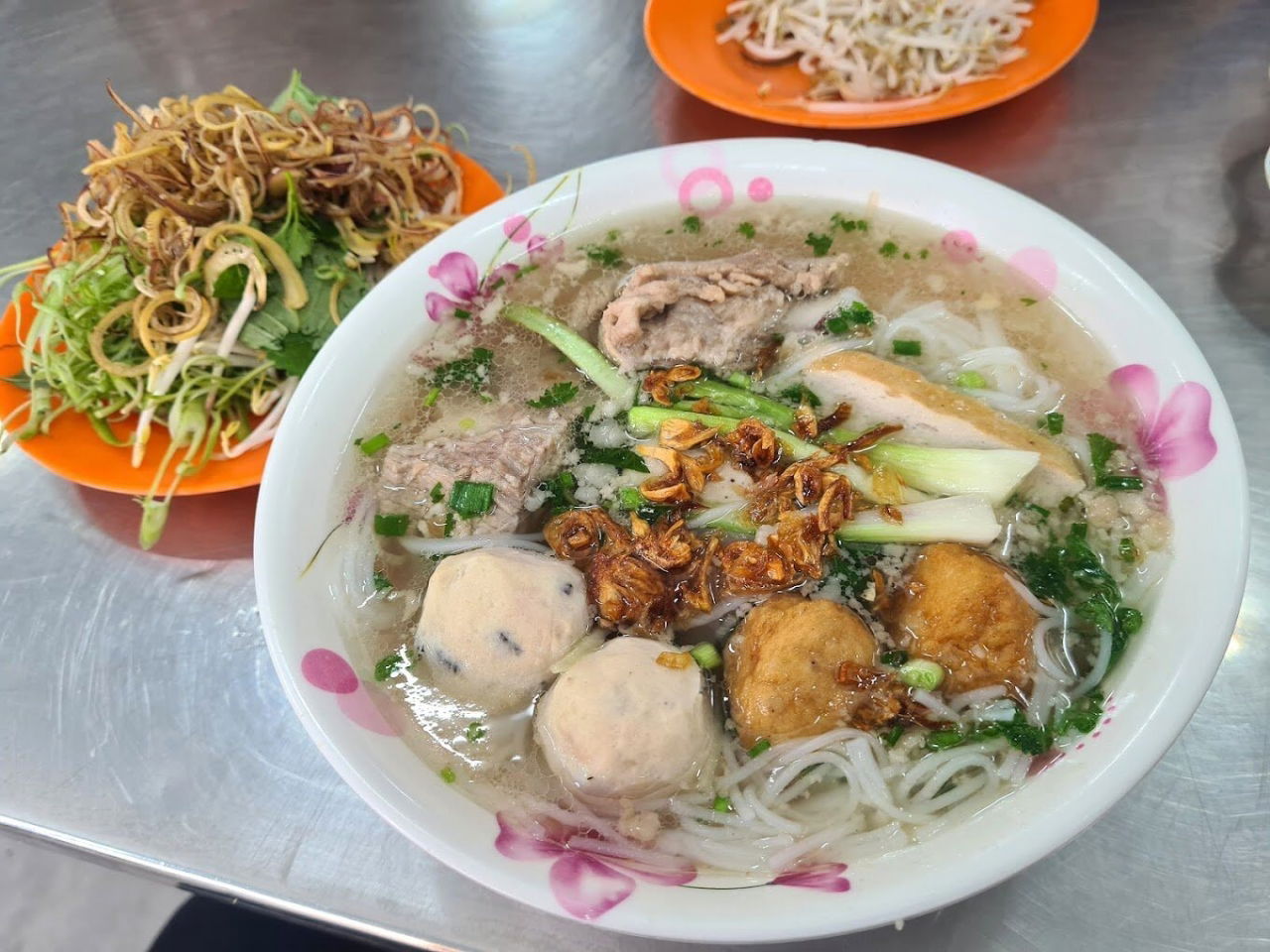 bún mọc thanh mai gần chợ bến thành