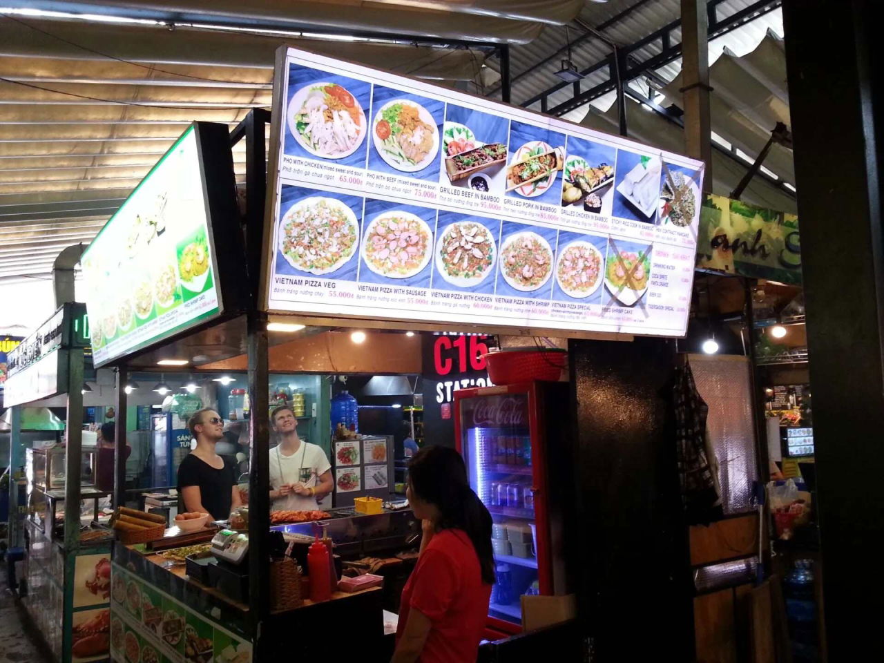 famous street food in Ben Thanh market