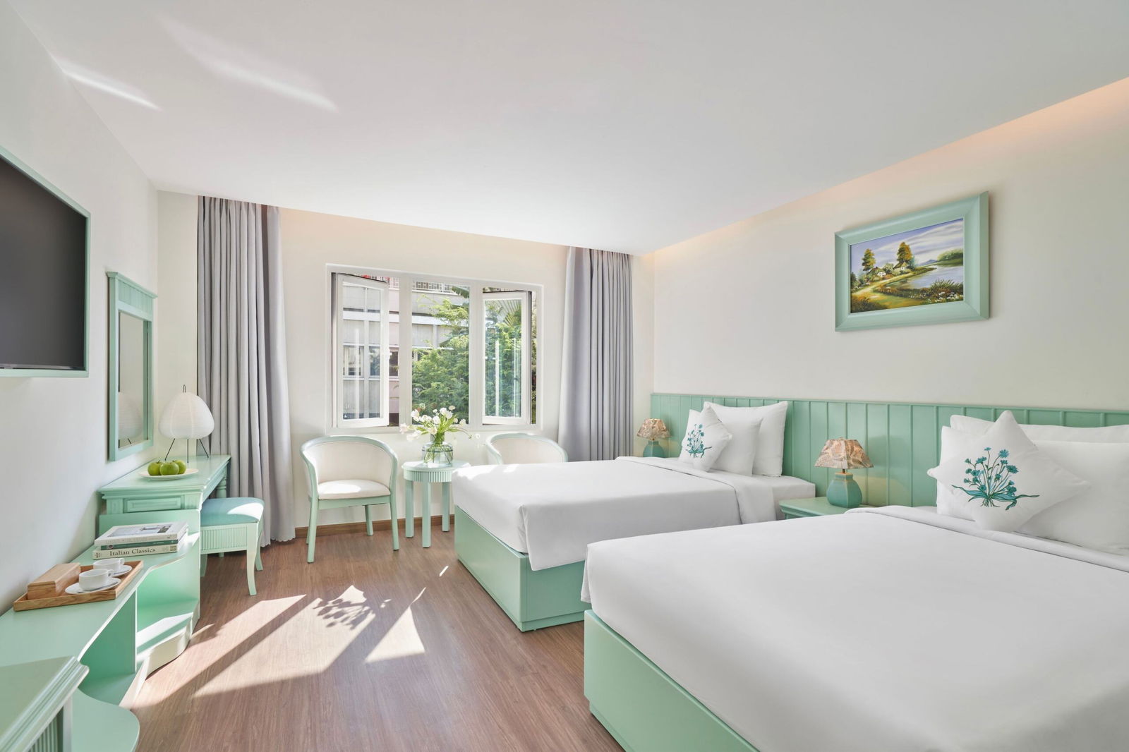 How to book a 4-star hotel in Ho Chi Minh City at a good rate, saving costs