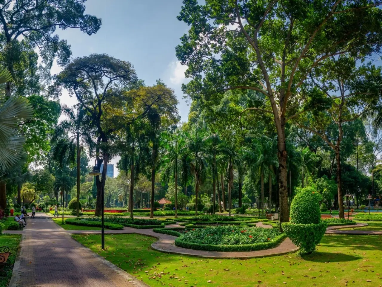 "Bỏ Túi 10" Địa Điểm Du Lịch Sài Gòn 3 Ngày 6 4.-Tao-Dan-Park-Peaceful-Greenery-Ho-Chi-Minh-Itinerary-3-Days