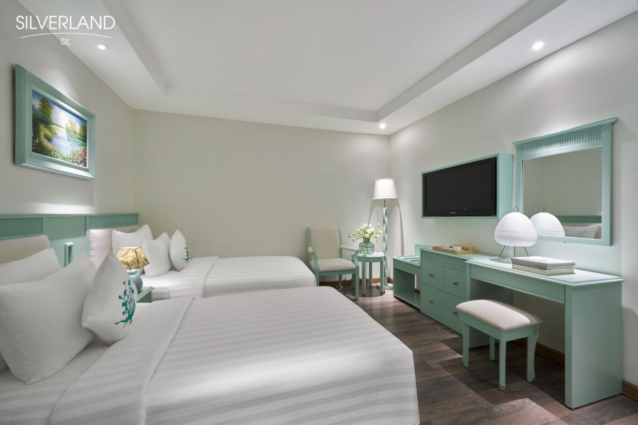 From Meetings to Wellness: A Business Traveller's Stay at Silverland Sil 3 Deluxe Twin No Window room at Silverland Sil, a private twin room for business travellers on Thai Van Lung