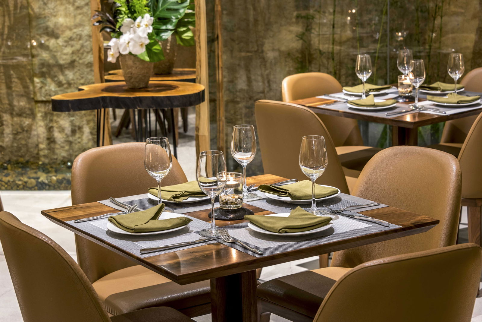 A Day Dining with Family in the Heart of Saigon: The Little Corners That Preserve Togetherness A Day Dining with Family in the Heart of Saigon: The Little Corners That Preserve Togetherness