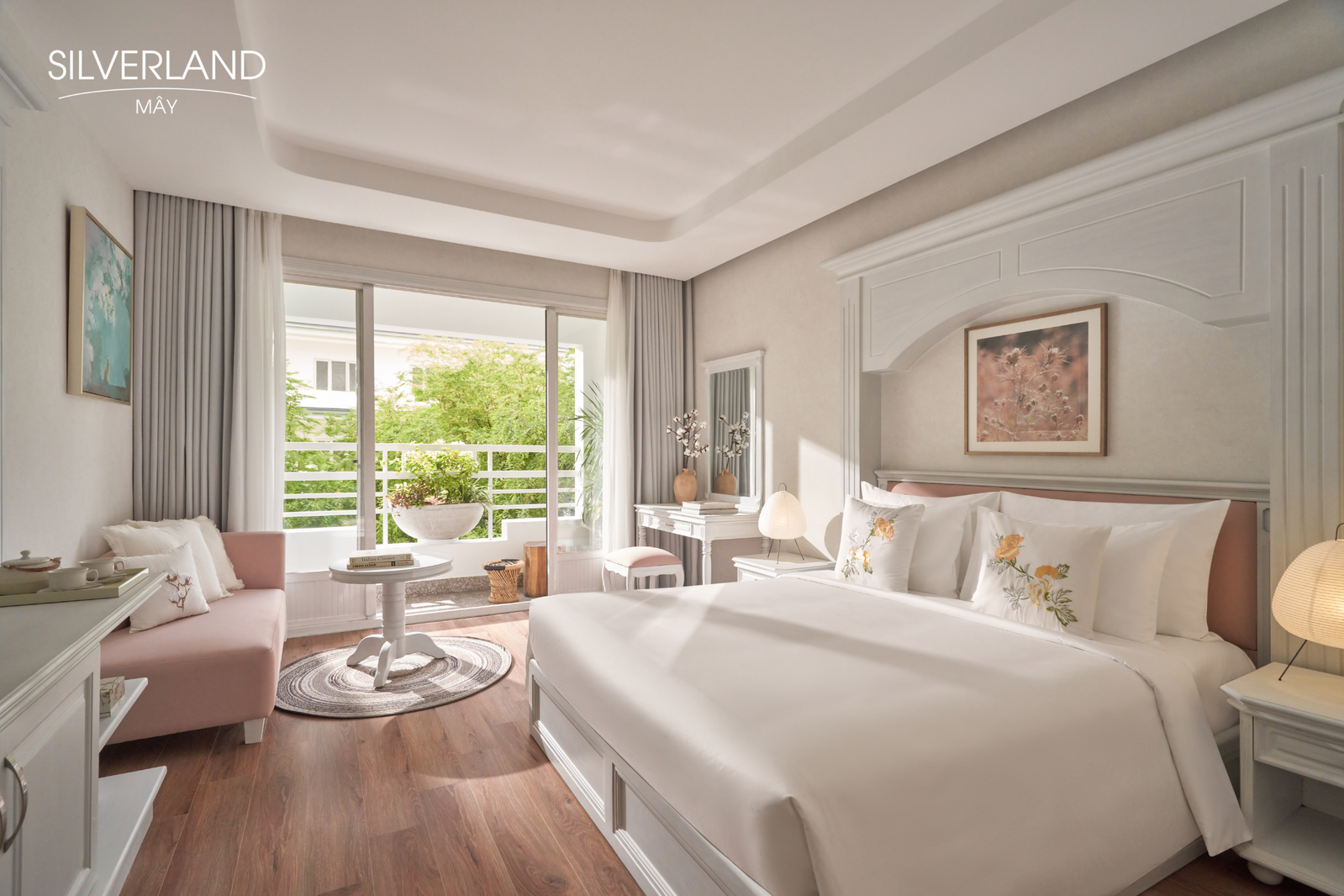 Bougainvillaea Signature room at Silverland Mây with private balcony and bathtub
