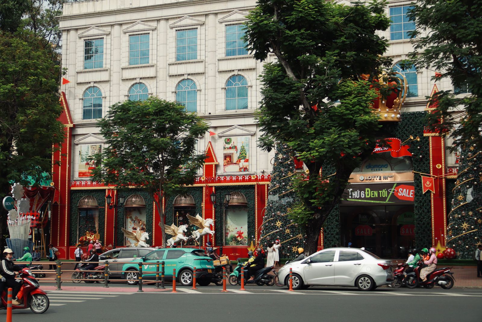 Where to Enjoy Christmas Afternoon Tea in Central Saigon 3 Saigon streets lit up for Christmas in December